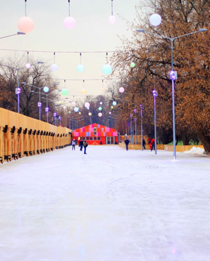 В парке Горького открылся крупнейший каток
