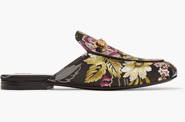 Gucci<p><a target=\"_blank\" href=\"https://www.net-a-porter.com/ua/en/product/714149/gucci/princetown-horsebit-detailed-jacquard-slippers\">net-a-porter.com</a></p>