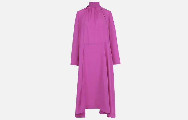 Платье Balenciaga<p><a target=\"_blank\" href=\"https://www.tsum.ru/catalog/platya-2503/shelkovoe_plate_asimmetrichnogo_kroya_s_vorotnikom_stoykoy-5151671-color-rozovyy.html\">ЦУМ</a></p>