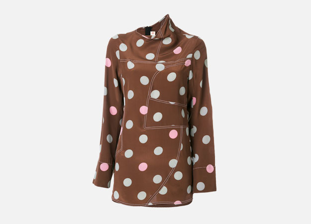Блузка, Marni<p><a style=\"\" target=\"_blank\" href=\"https://www.farfetch.com/ru/shopping/women/marni-panelled-polka-dot-blouse-item-12304896.aspx?storeid=9383&amp;from=search\">Farfetch</a></p>