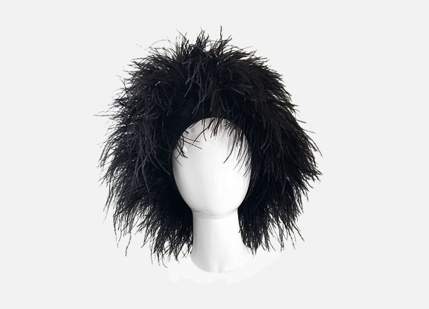 Головной убор, Vintage Norma Kamali<p><a style=\"\" target=\"_blank\" href=\"https://www.1stdibs.com/fashion/accessories/hats/autographed-norma-kamali-vintage-new-black-ostrich-feather-rare-1980s-omo-hat/id-v_3147363/?utm_content=control\">1stdibs.com</a></p>