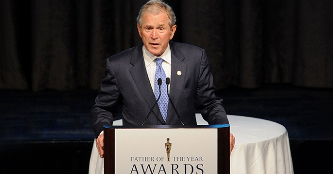 Джордж Буш назван отцом года