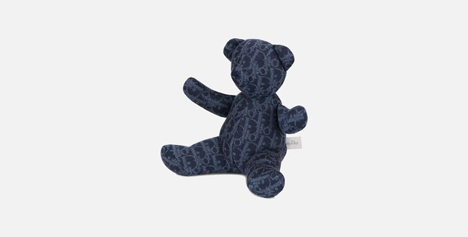 Ким Джонс выпустил игрушечных медвежат с логотипами Dior