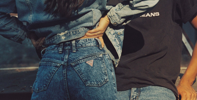 Guess начал продавать свои винтажные джинсы 1980–90-х годов