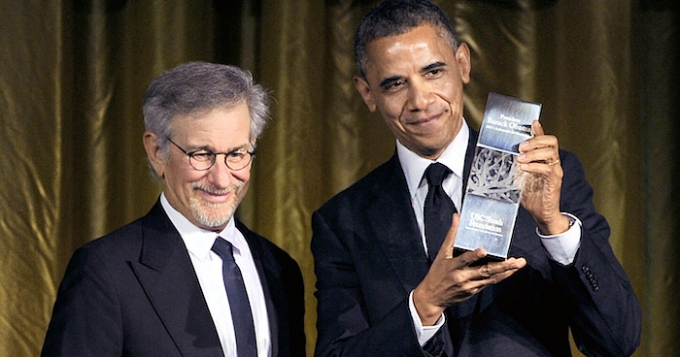 Барак Обама удостоен награды Ambassador for Humanity Award
