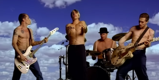 Клип Red Hot Chili Peppers на трек «Californication» набрал более миллиарда просмотров на YouTube